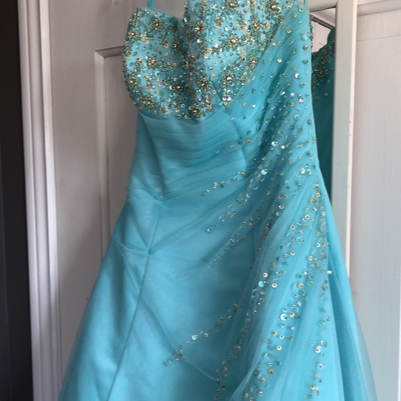 Prom dress made by Alyce Designs. - Picture 6 of 6